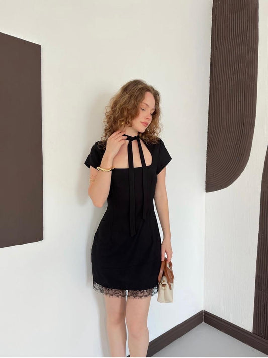 Retro Dress in Black